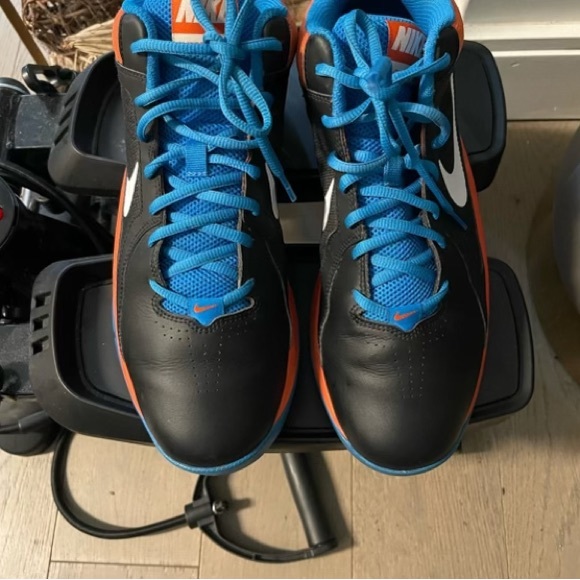 Nike Basketball Sneakers! Mens Size 10 - Picture 4 of 7